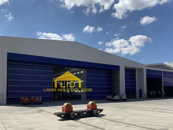 Uçak Hangar Kapısı 01
